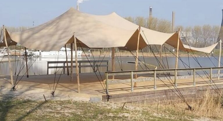Stretch tent